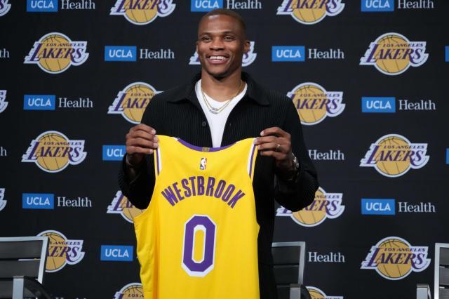 开云体育-湖人版韦少如何改变？高管：他需要搞清楚投篮选择